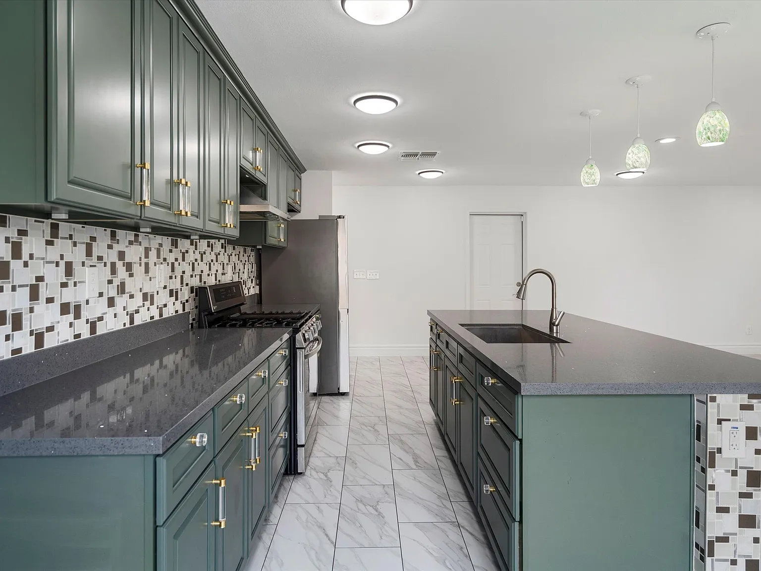 1217 S 12th Ave — Photo 4