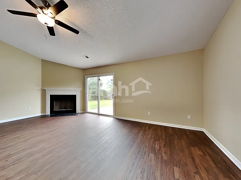 304 Southport Dr — Photo 5