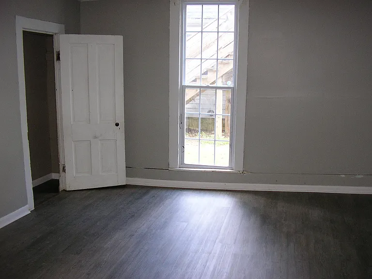 628 Woodford Ave — Photo 12