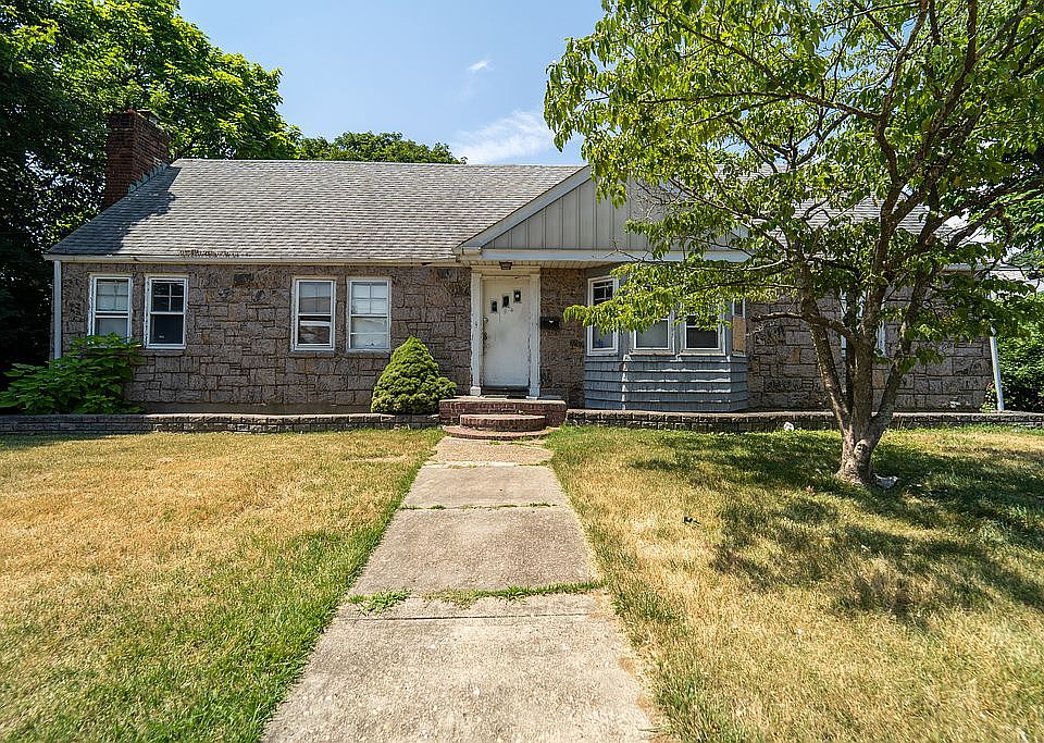 1st image of 194 Ruxton Pl
