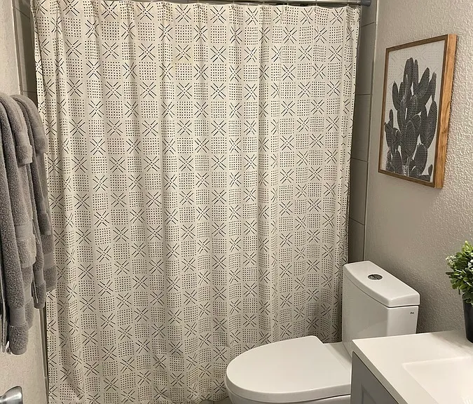 323 E Auburn Dr — Photo 14