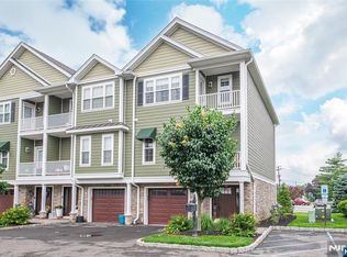 15 Chaz Way #8, Fairfield, NJ 07004