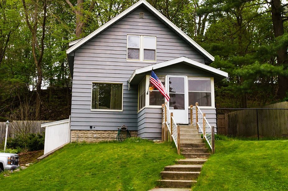 1st image of 1040 Haines St NW