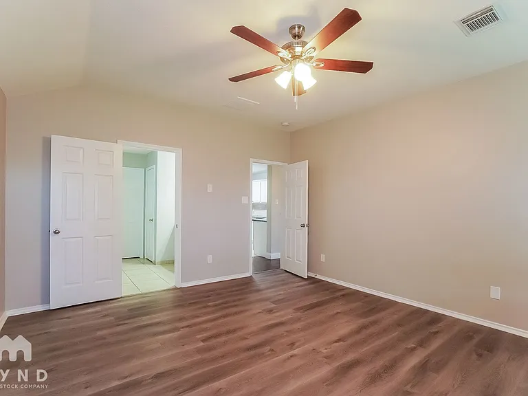 12035 Thornecrest Dr — Photo 9