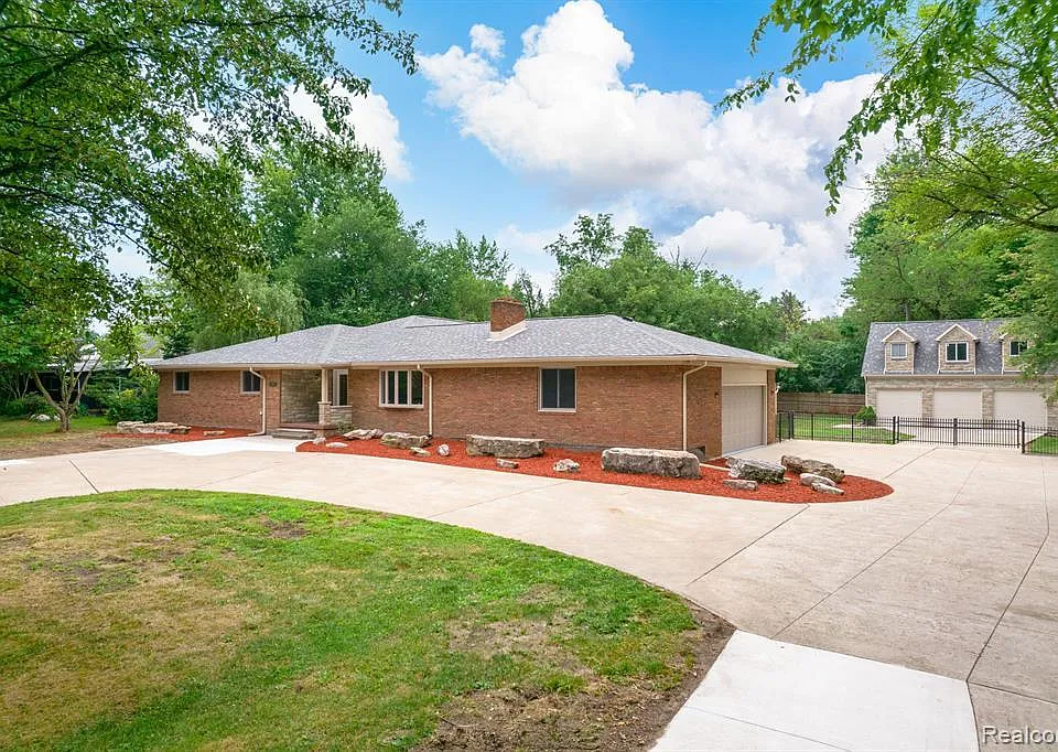 10071 Riverview Ct