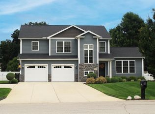 3199 Pender Ct, Adrian, MI 49221