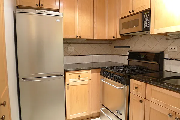 Rented by Flat Iron Real Estate | media 10