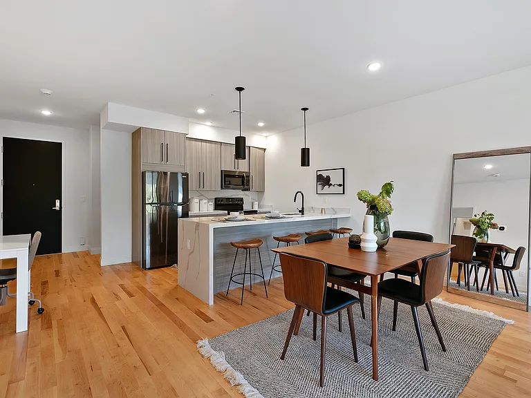 760 Broadway — Photo 21