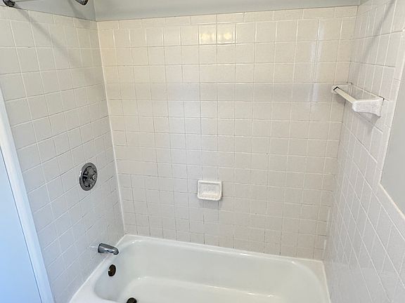 3rd image of 15 Elizabeth St #14