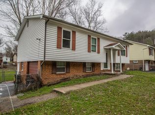 165 Hunter Ridge Rd, Mount Hope, WV 25880