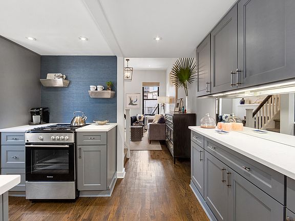 4th image of 170 E 92nd St APT 5C