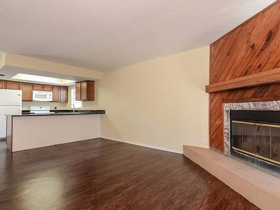 3rd image of 904 Samy Dr