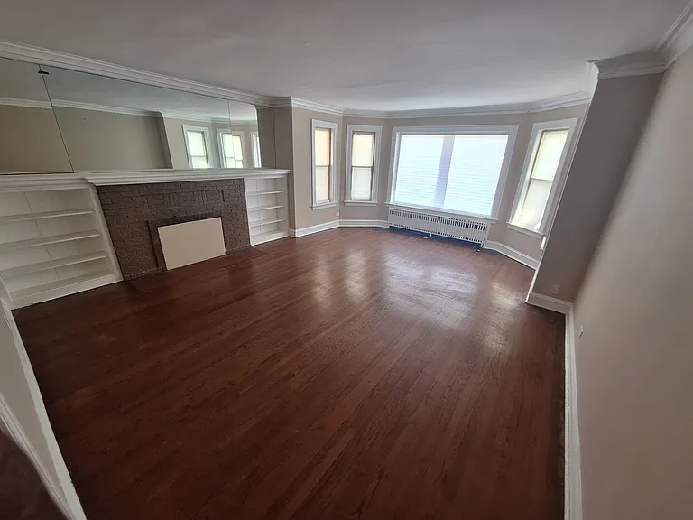 8720 S Loomis St — Photo 2