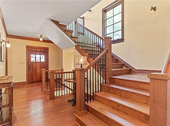 4th image of 146 41st Ave NW