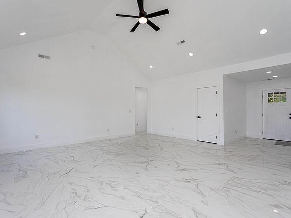 5th image of 414 Windy Ridge Dr