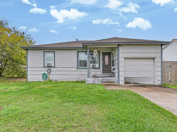 707 W 5th St, Freeport, TX 77541