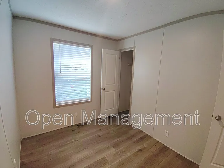 40 Erin Ln #140 — Photo 5