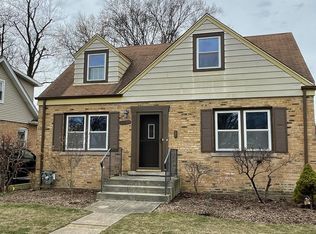 414 N Emerson St, Mount Prospect, IL 60056