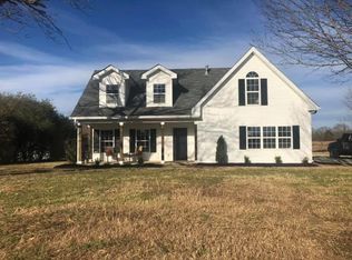 156 Ragland Rd, Cottontown, TN 37048