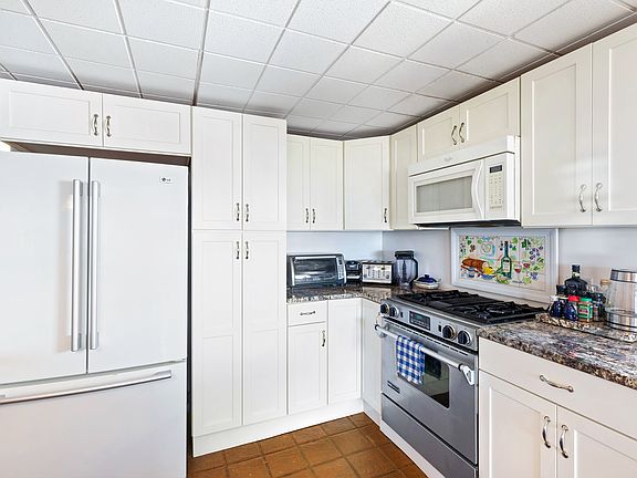 2nd image of 473 Ocean Blvd #1