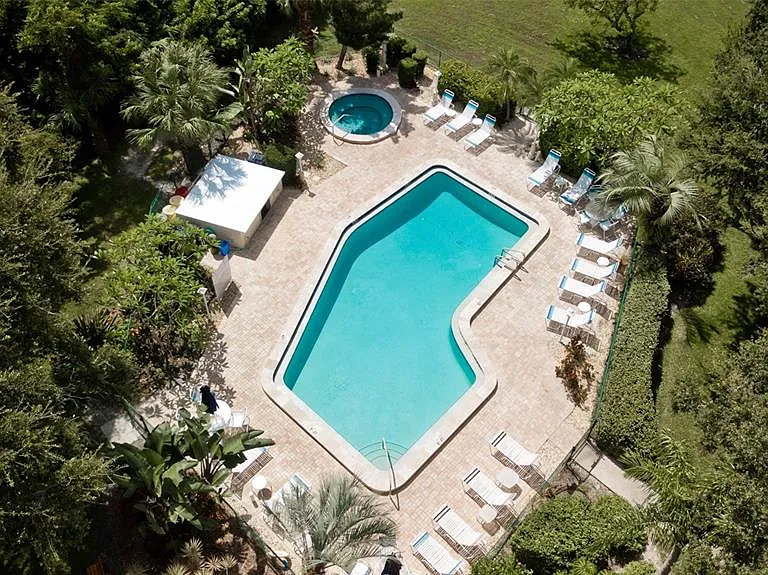 440 Palm Tree Dr — Photo 22