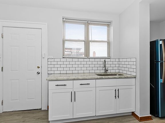 2nd image of 6000-04 S Albany Ave #3