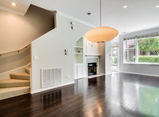 944 N Crosby St, Chicago, IL 60610