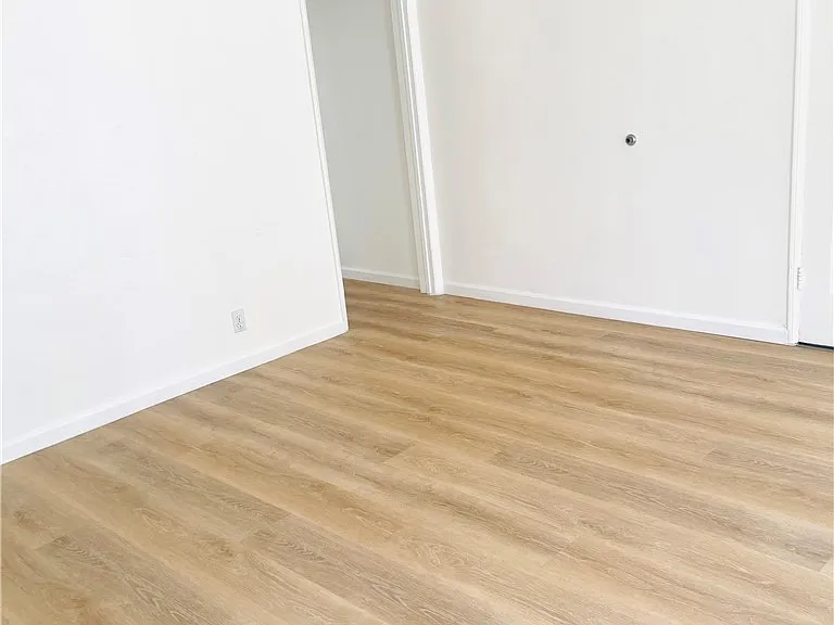 5752 Vineland Ave — Photo 5