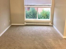 Francis Ave Apartments, 01 - 211