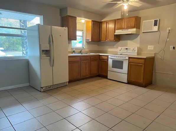 38612 9th Ave, Zephyrhills, FL 33542