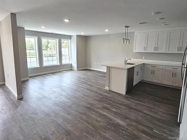 221 Eastview Dr #18 — Photo 5