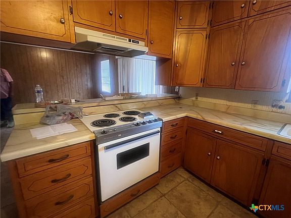 3rd image of 509 W 6th St
