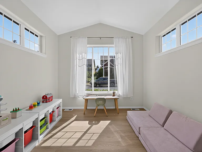 659 Vashon Pl NE — Photo 16