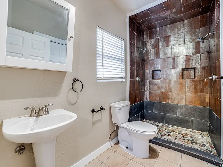 415 Kendall St — Photo 19