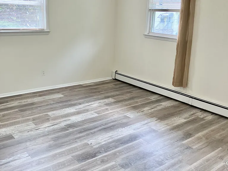 LARGE BEDROOM 1