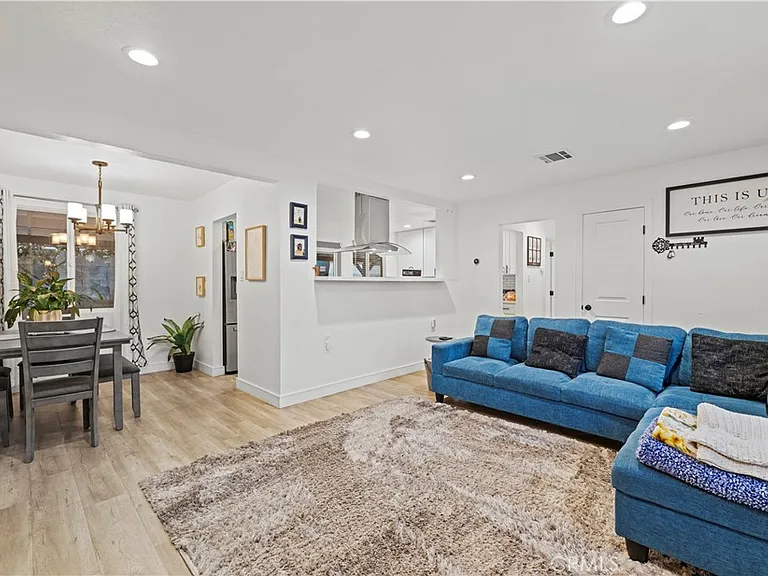 467 Susan Ave — Photo 4