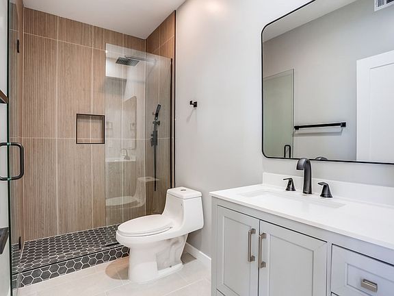 2nd image of 2386-2394 W Jewett St #2392