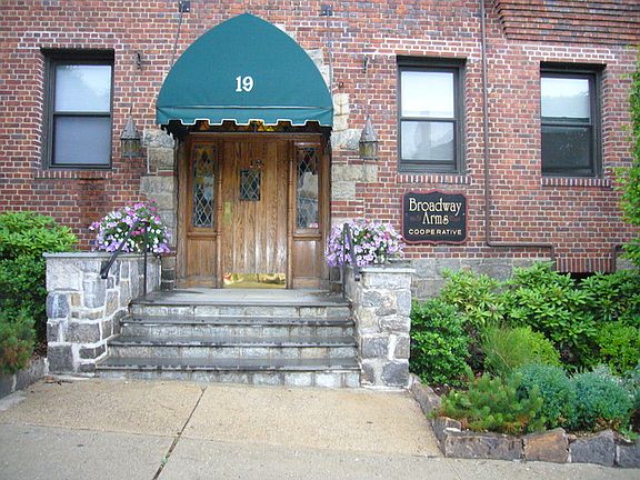2nd image of 19 S Broadway APT 3F