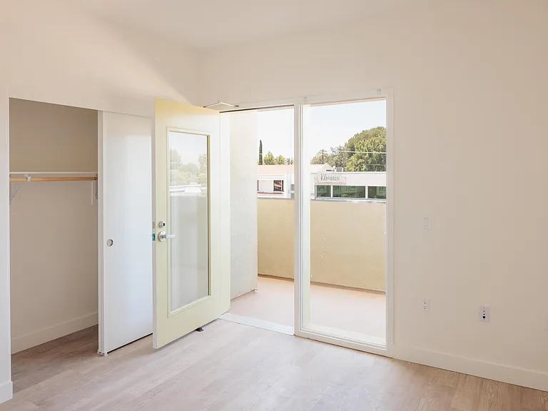 Woodlake Apartments — Photo 78