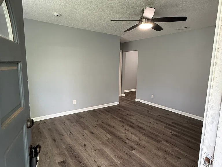 2739 King Cole Dr — Photo 2