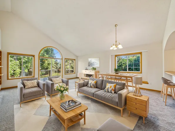 14726 Courtyard Cir, Burnsville, MN 55306