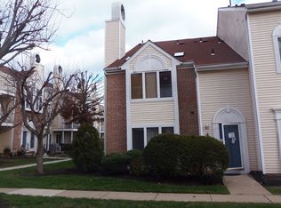 41 Pamela Ct, Levittown, PA 19057