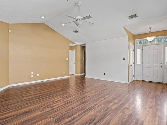 3rd image of 929 Saddle Creek Run