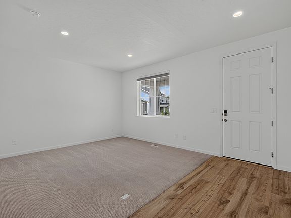 4th image of 1627 N Ashlin Ct
