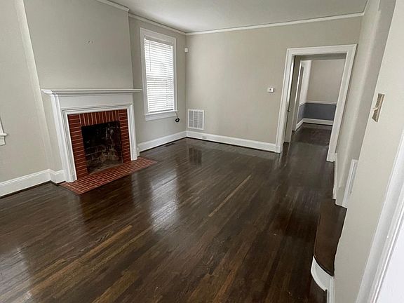 3rd image of 278 Howeland Cir