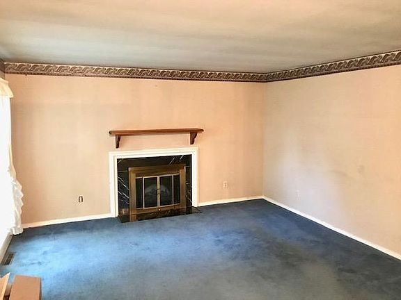 5th image of 1062 Colonial Dr