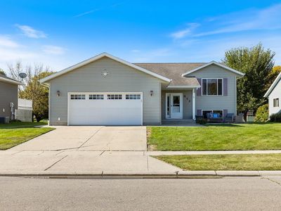 513 Harriett Dr, Marshall, MN, 56258