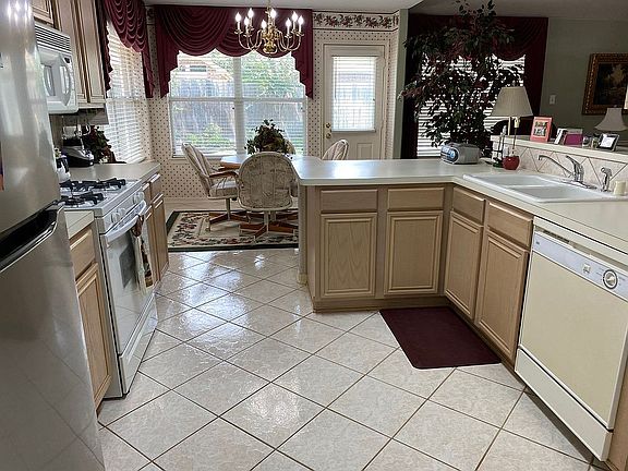 5th image of 26982 Crown Haven Dr