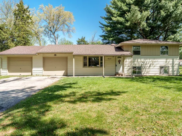 1820 Juniper Ln, Loves Park, IL 61111