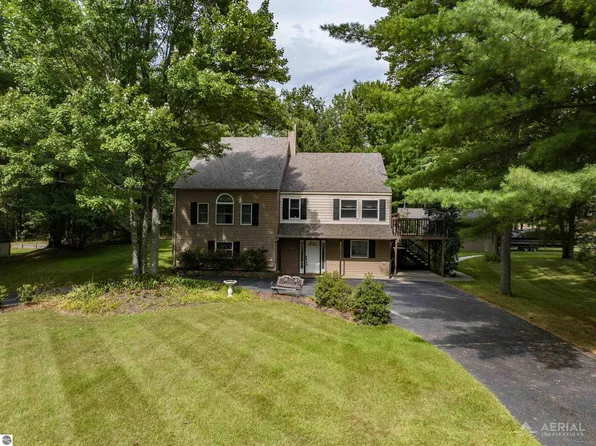 1741 N Ogemaw Trl, West Branch, MI 48661